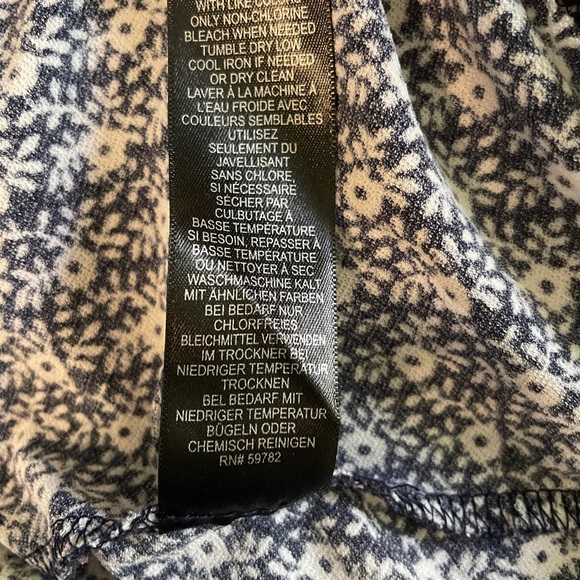 Adrianna Papell Navy Floral Sleeveless Top - Picture 5 of 6